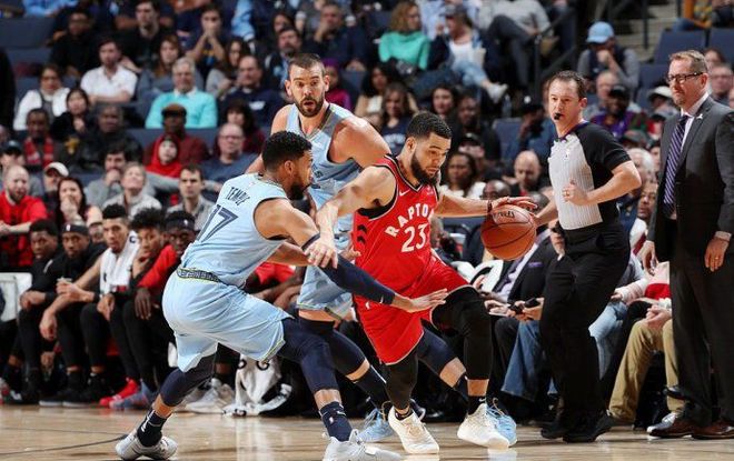 场上展现出 场上展现出