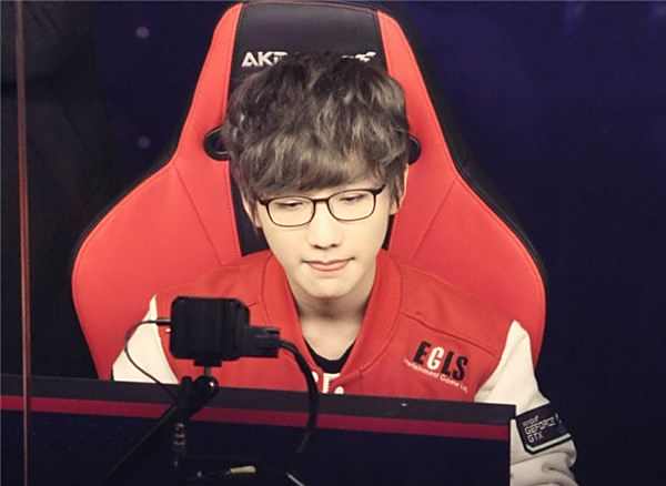 靠几位防守 靠几位防守